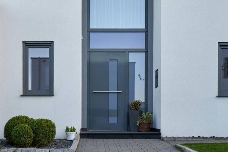 Pose de porte d'entrée à Sedan : allier sécurité et esthétique